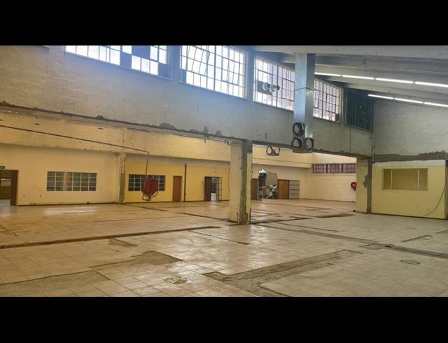 2,100M² WAREHOUSE TO LET IN PARAMOUNT ESTATE